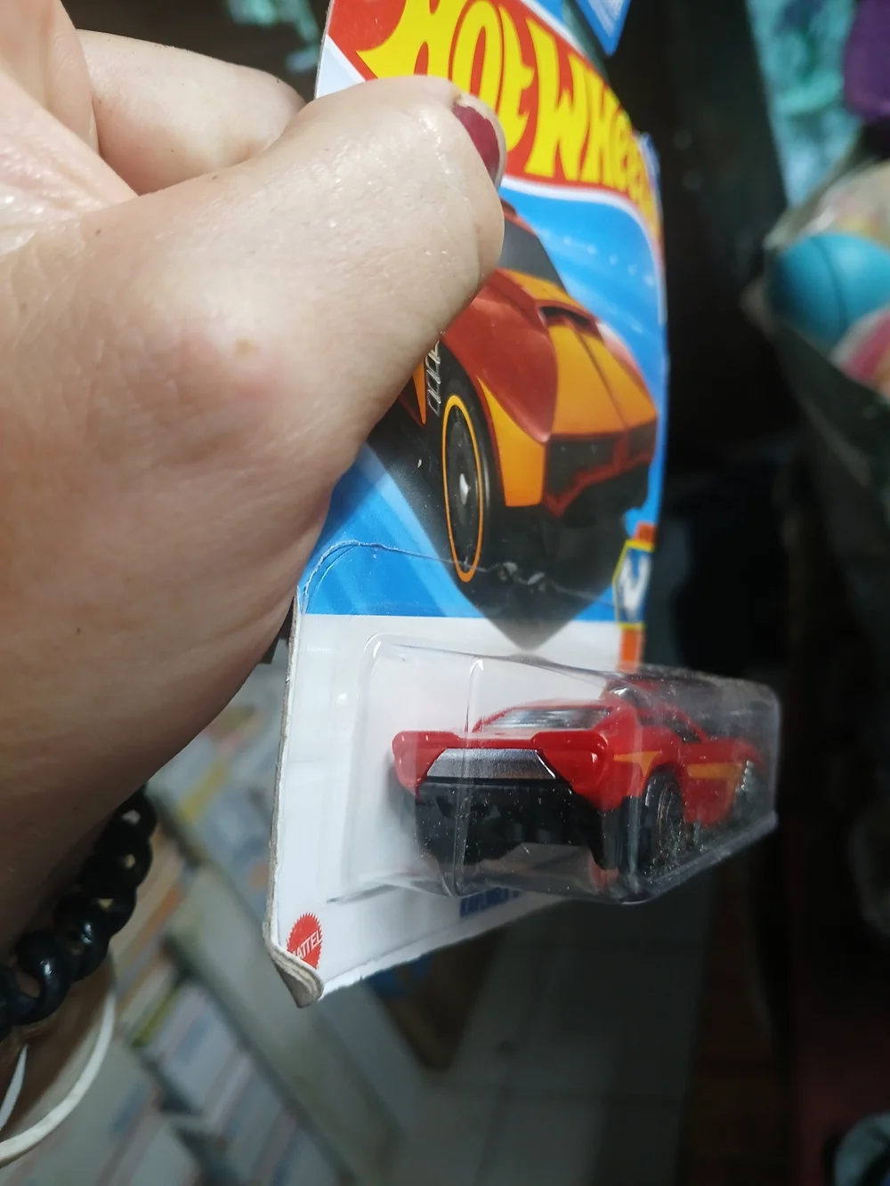 Hot Wheels Ravenger S/T is a 1:64 scale die-cast muscle car featured in the Musc